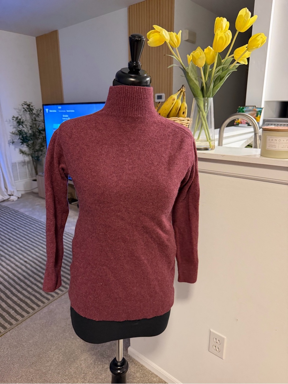 Uniqlo Women's Maroon Turtleneck Sweater 100% wool